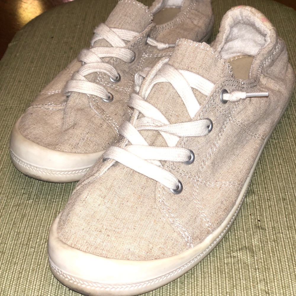 Comfy Tie Tennies sz 10 Madden